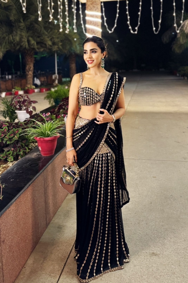 BAHAAR DHAWAN In Black Pre Draped Saree Set