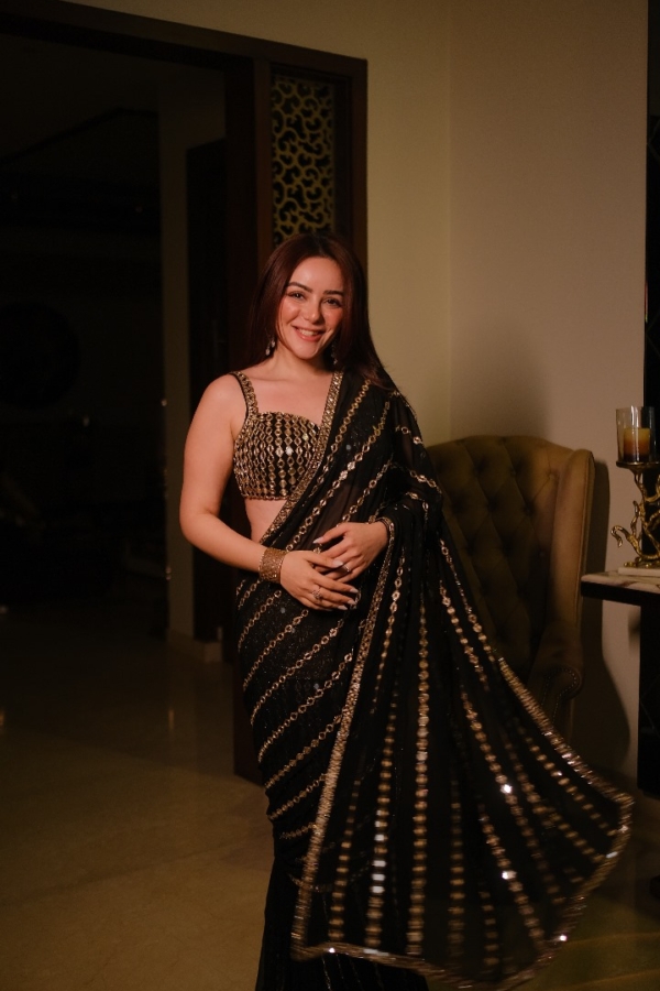 SIMRAN SETHI BEDI In Black mirror Embroidered Pre Draped Saree Set