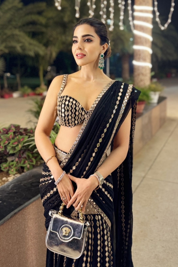 BAHAAR DHAWAN In Black Pre Draped Saree Set