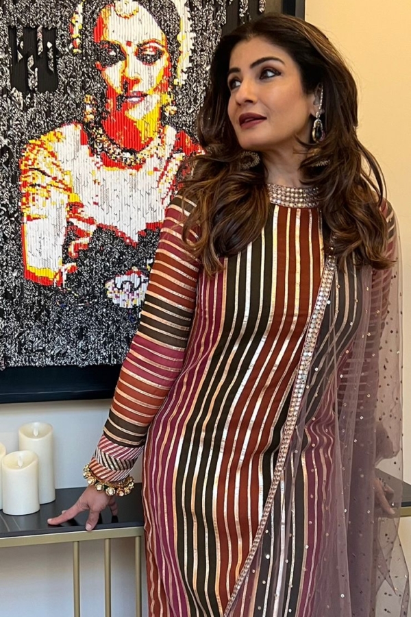 RAVEENA TANDON In Olive Green Round Neck Straight Kurta Pant Set