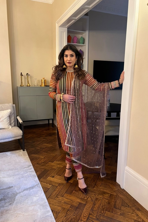 RAVEENA TANDON In Olive Green Round Neck Straight Kurta Pant Set