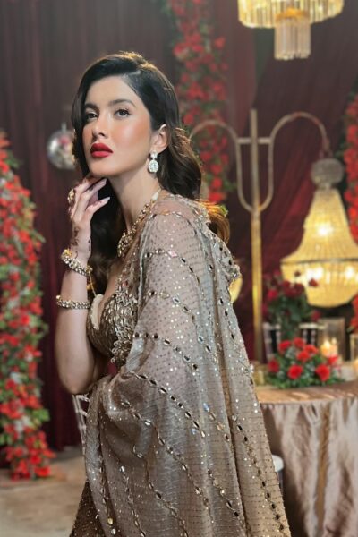 Light Beige Jugmug Sequins Lehenga Set ( SHANAYA KAPOOR )