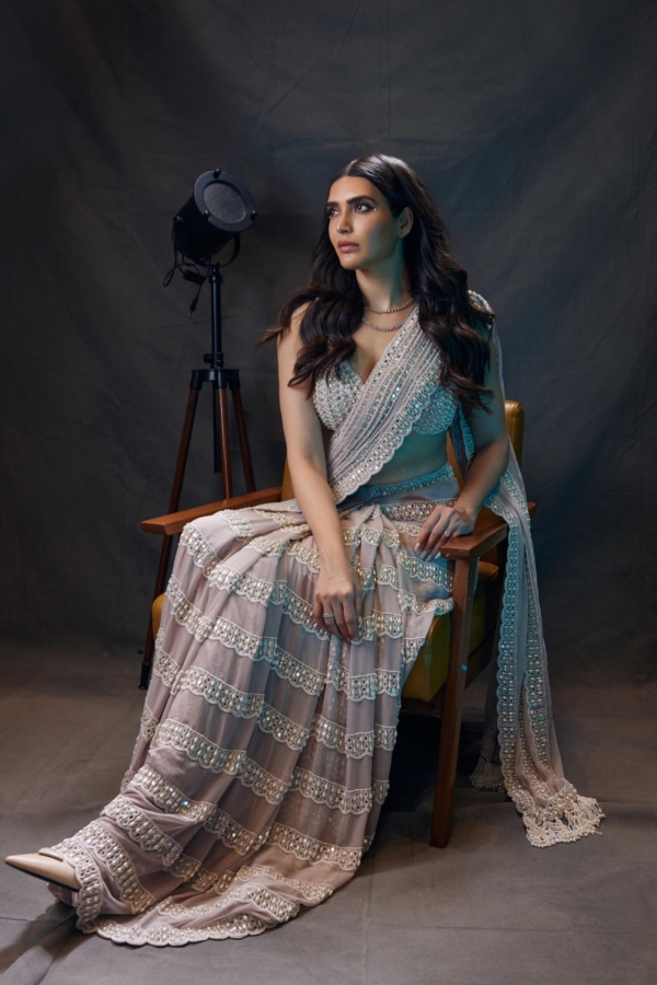 KARISHMA TANNA In Ash Pink Chandelier Pearl Drop Saree Set