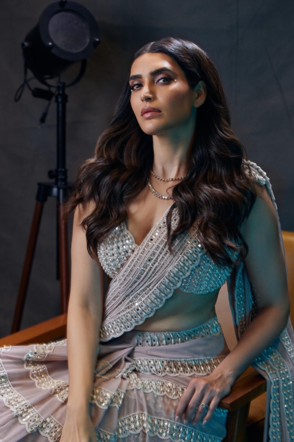 KARISHMA TANNA In Ash Pink Chandelier Pearl Drop Saree Set