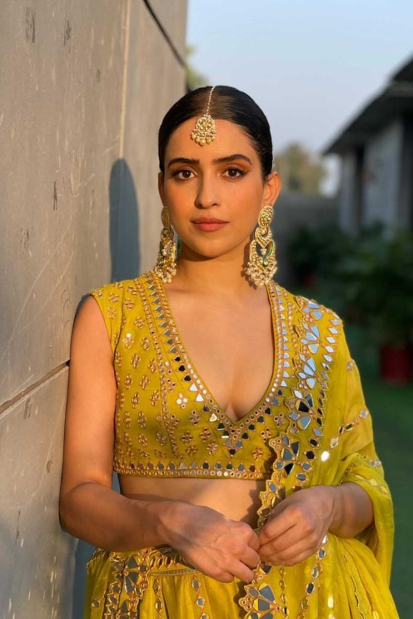 SANYA MALHOTRA In Moss Green Chamak Mirror Lehenga Set