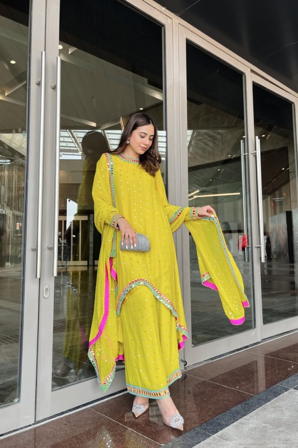 Smridhi Sibal In Moss Green Asymmetrical Kurta Set With Dupatta