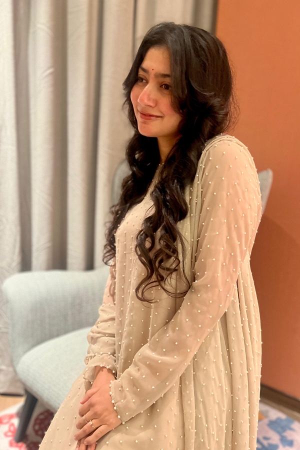 SAI PALLAVI IN Light Beige Pearl Scattered Dhoti Kurta Set With Stole