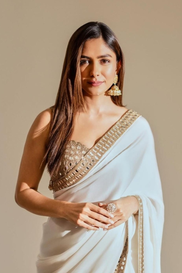 MRUNAL THAKUR IN Off White Mirror Satin Saree Set
