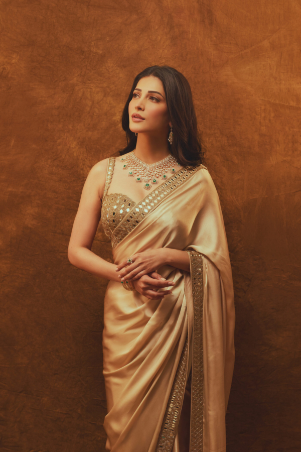 SHRUTI HAASAN IN MIRROR SATIN SAREE SET