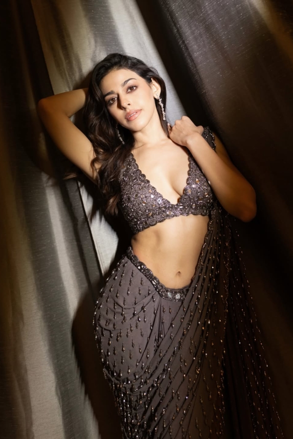 ALAYA F IN Metallic Grey Single Drop Draped Saree Set
