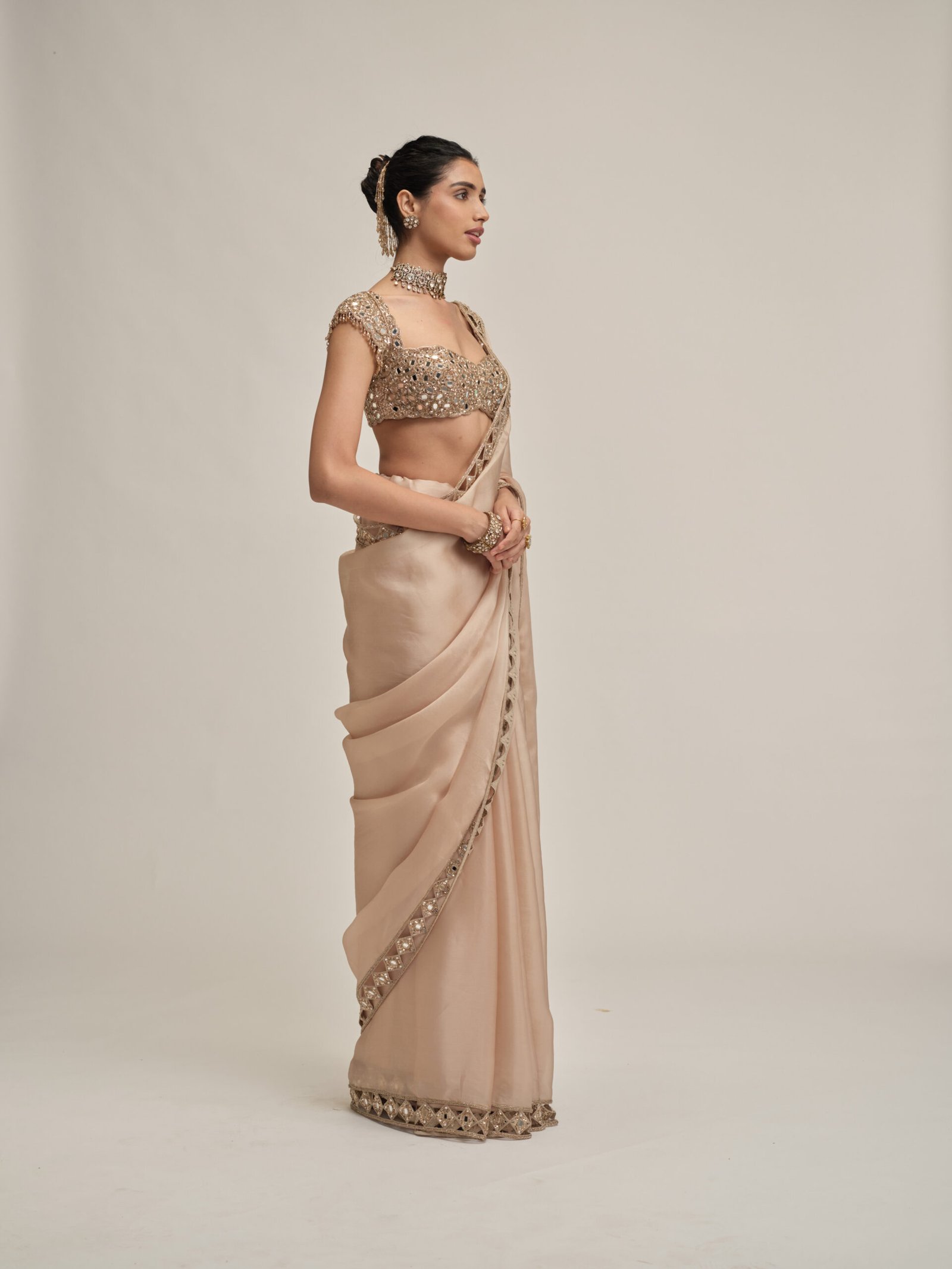 LIGHT BEIGE DIAMOND CUTWORK BORDER SAREE SET - Image 4