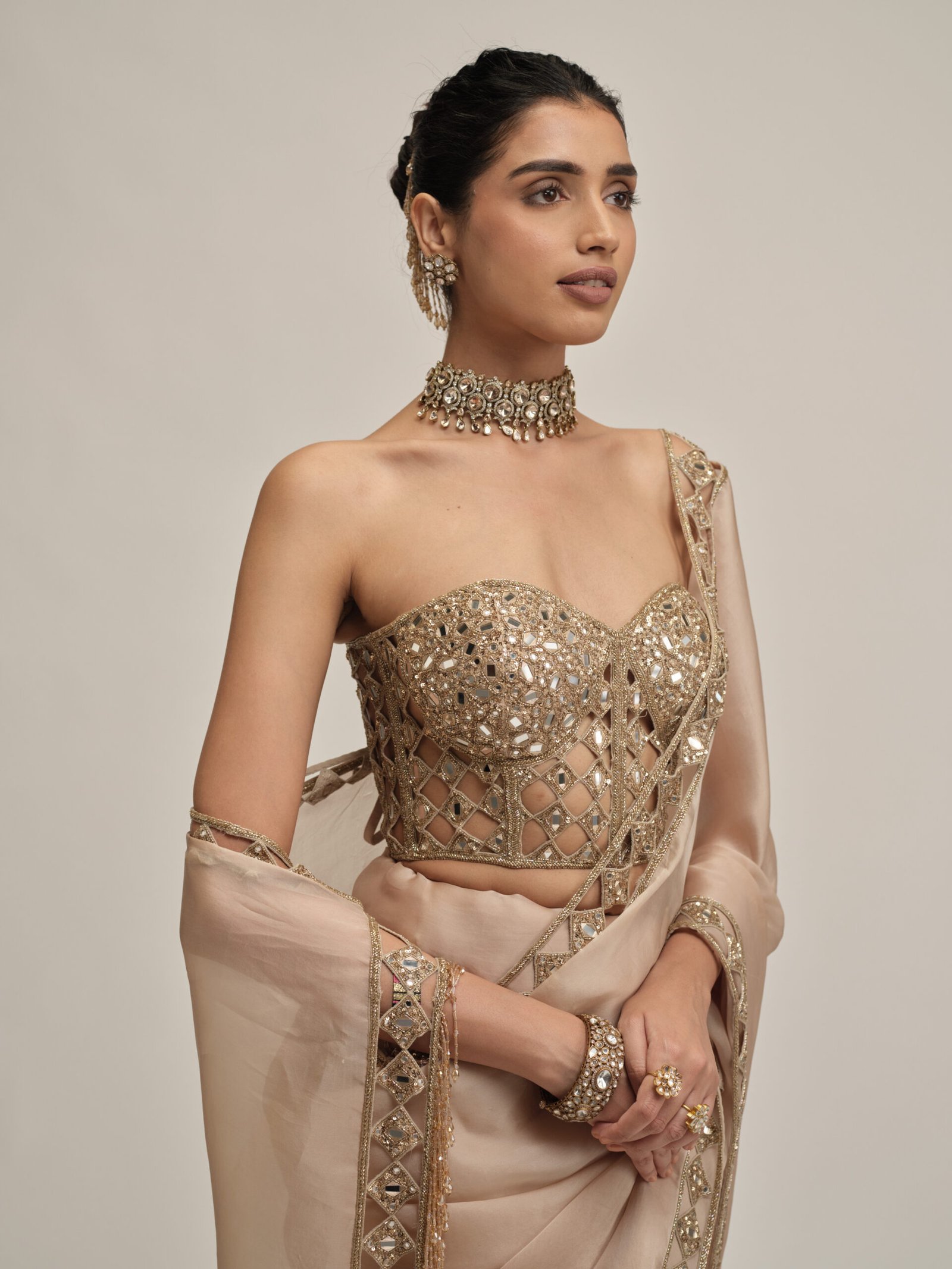 LIGHT BEIGE CUTWORK BORDER SAREE WITH CORSET SET - Image 4
