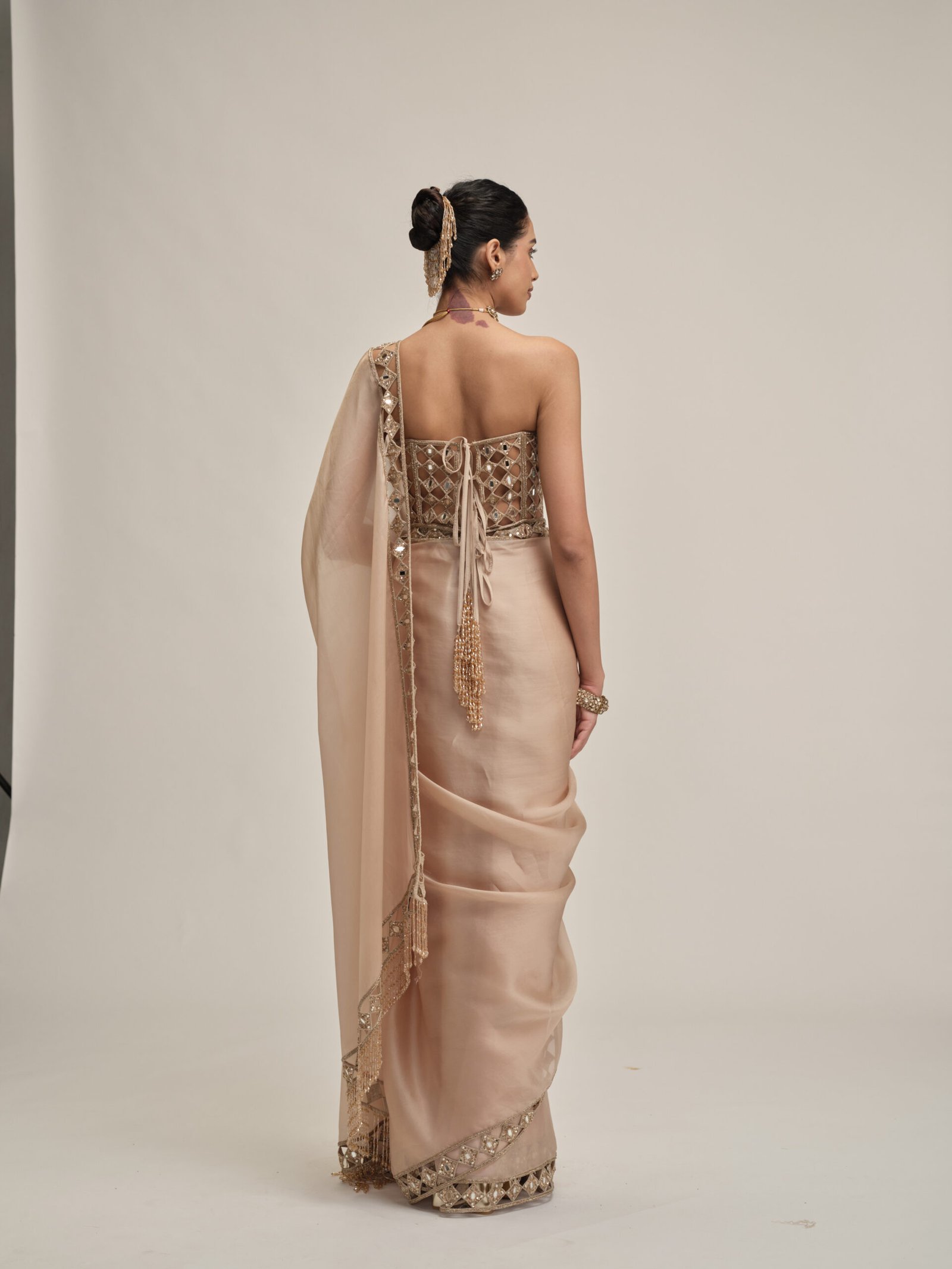 LIGHT BEIGE CUTWORK BORDER SAREE WITH CORSET SET - Image 7