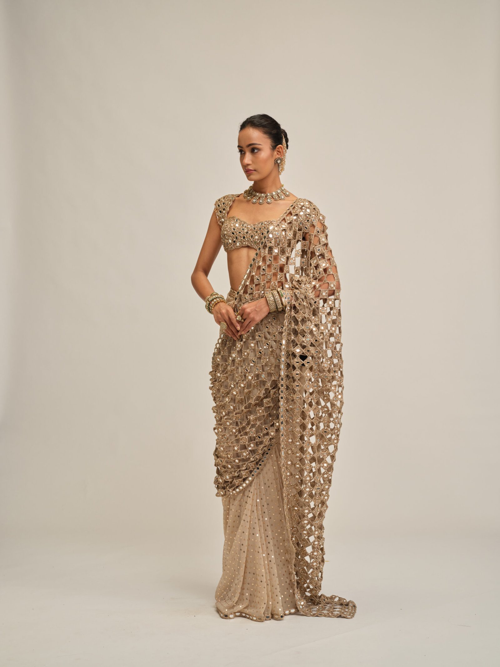 LIGHT BEIGE CUTWORK PALLU SAREE SET - Image 3