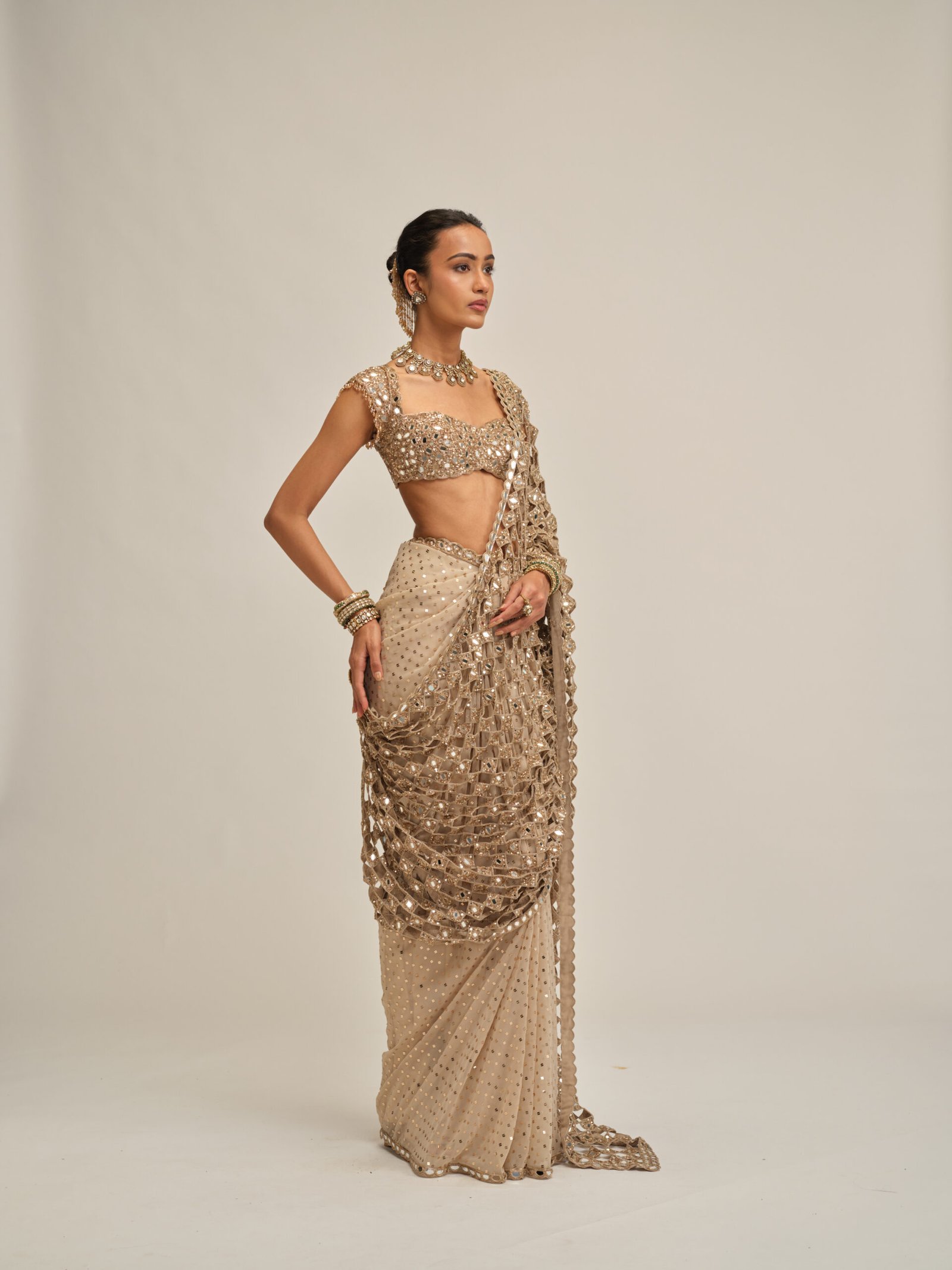 LIGHT BEIGE CUTWORK PALLU SAREE SET - Image 4