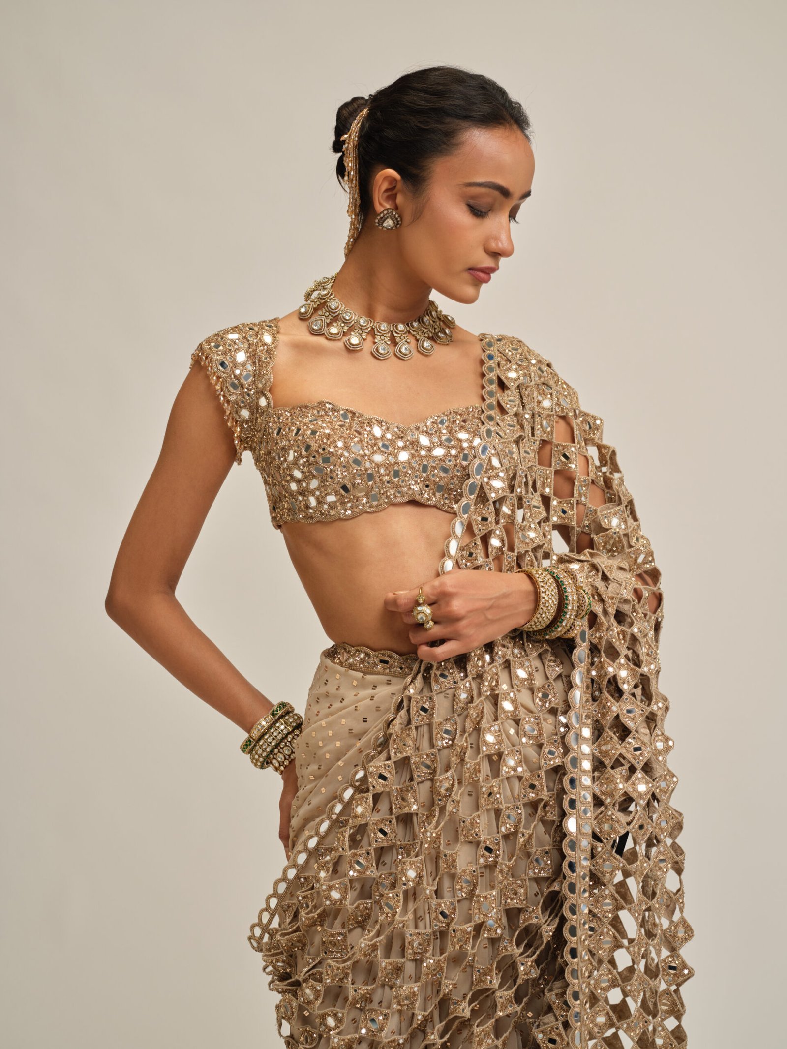 LIGHT BEIGE CUTWORK PALLU SAREE SET - Image 2