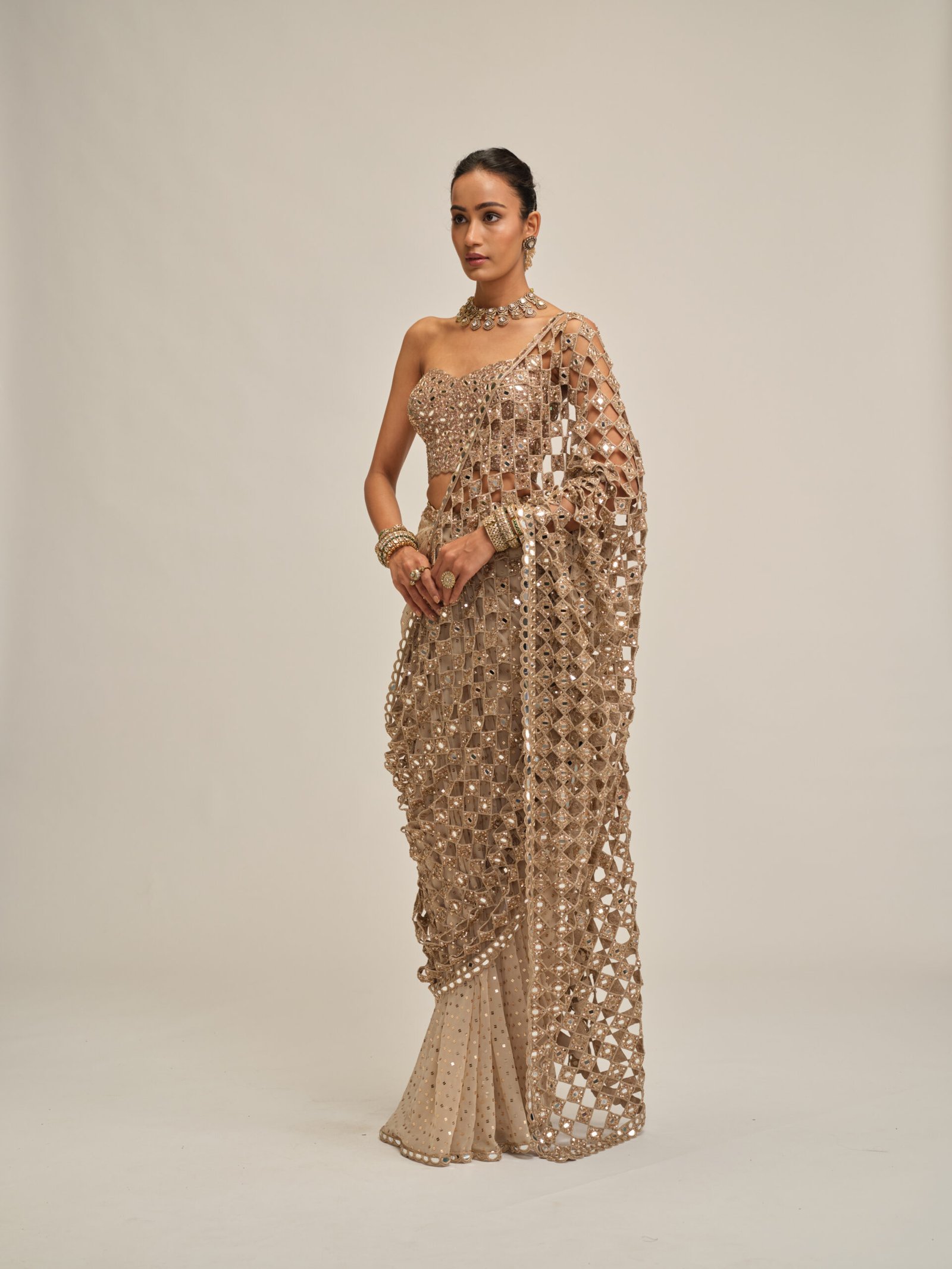 LIGHT BEIGE CUTWORK PALLU SAREE WITH CORSET SET - Image 3