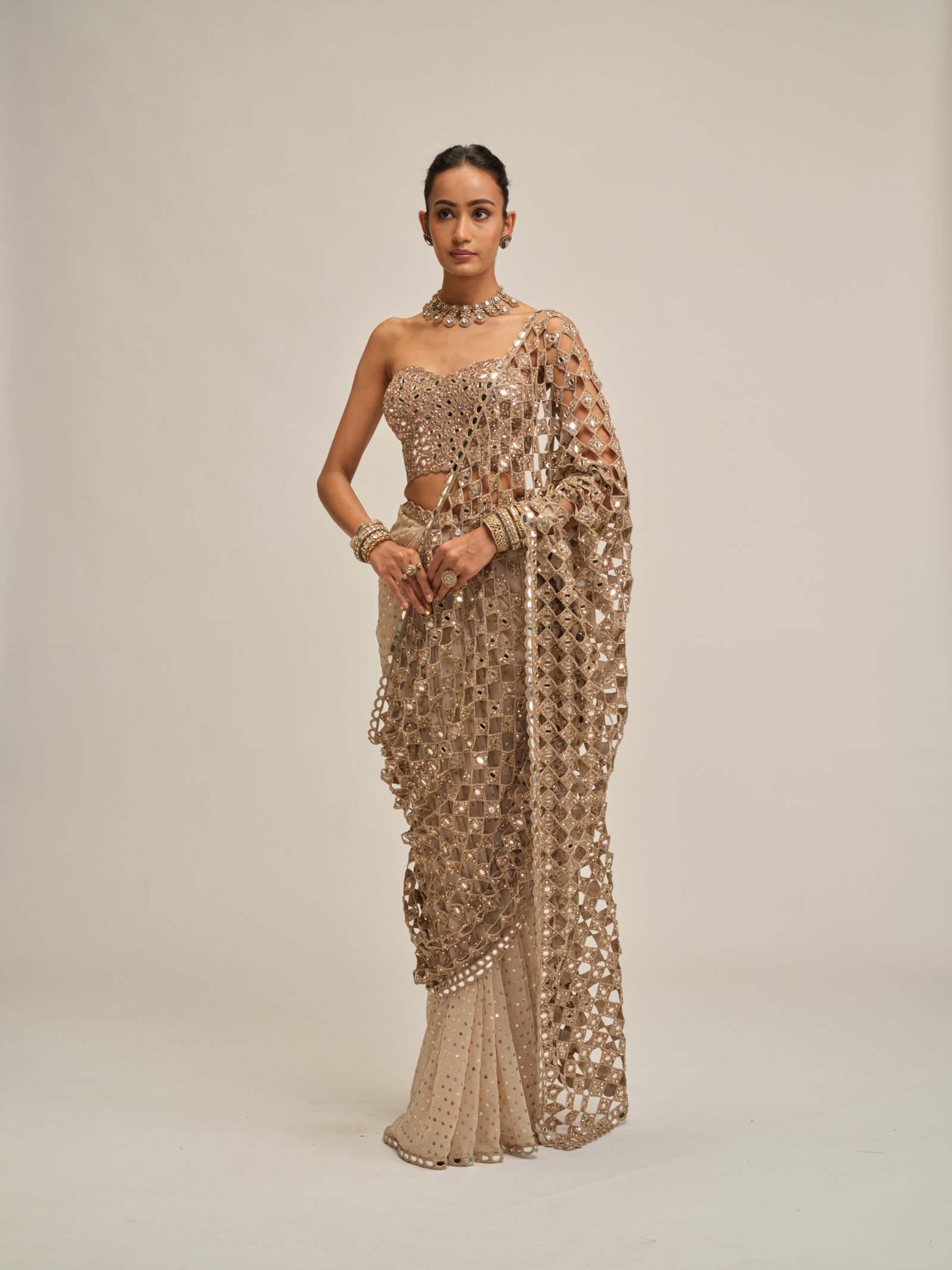LIGHT BEIGE CUTWORK PALLU SAREE WITH CORSET SET - Image 4