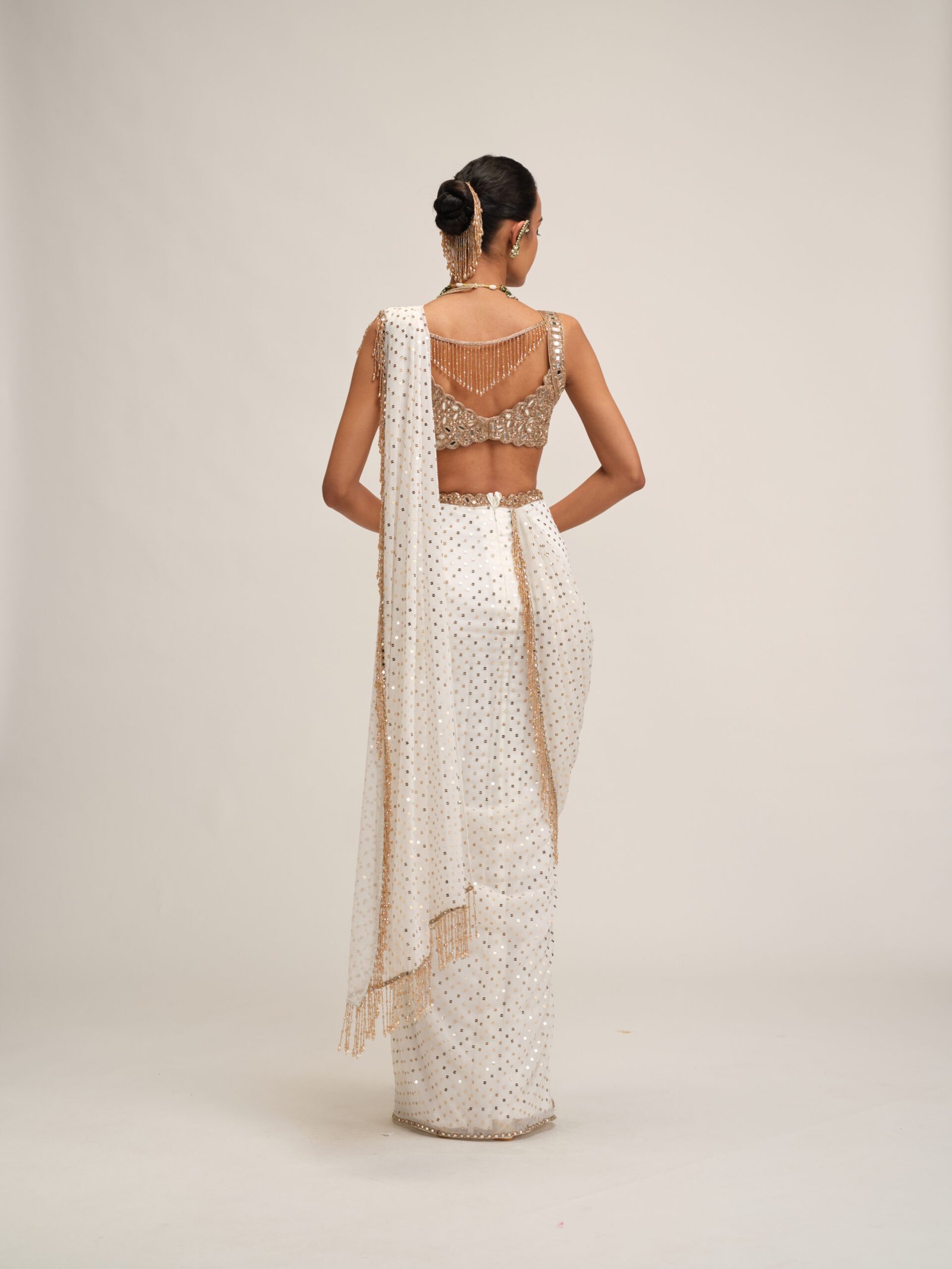 OFF WHITE SEQUINS EMBROIDERED SAREE SET - Image 6
