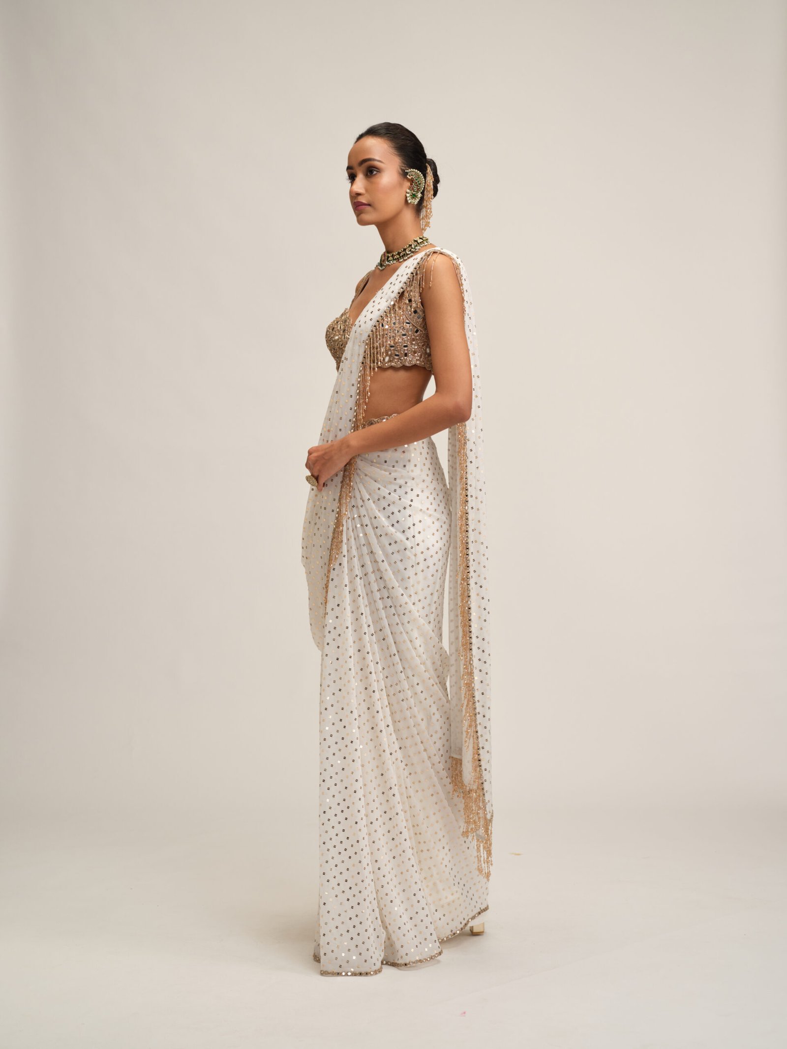 OFF WHITE SEQUINS EMBROIDERED SAREE SET - Image 4